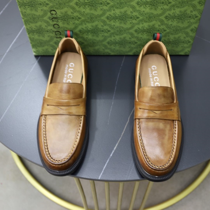 G*u*i leather shoes